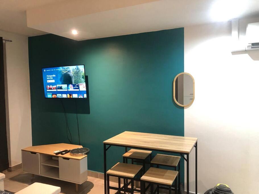Studio Confortable Avec Balcon Villeneuve-sur-Lot Bagian luar foto